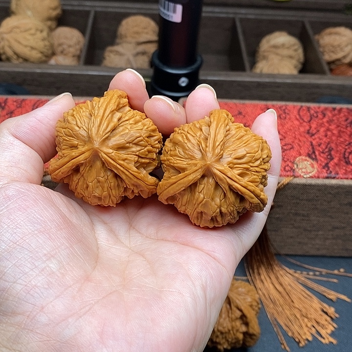 没***性文玩核桃把件白奔