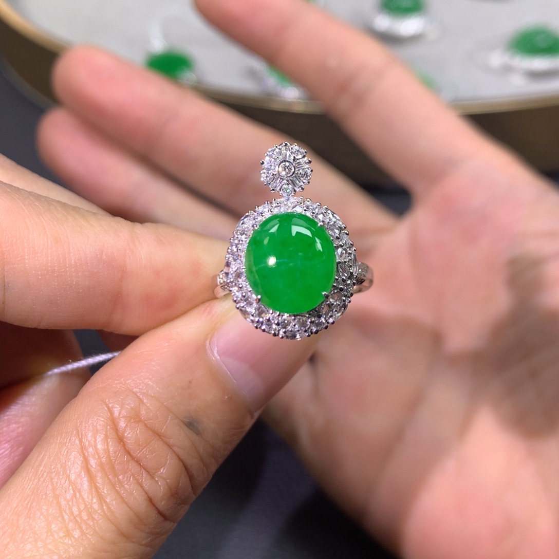 翡翠戒指18K金镶嵌翡翠