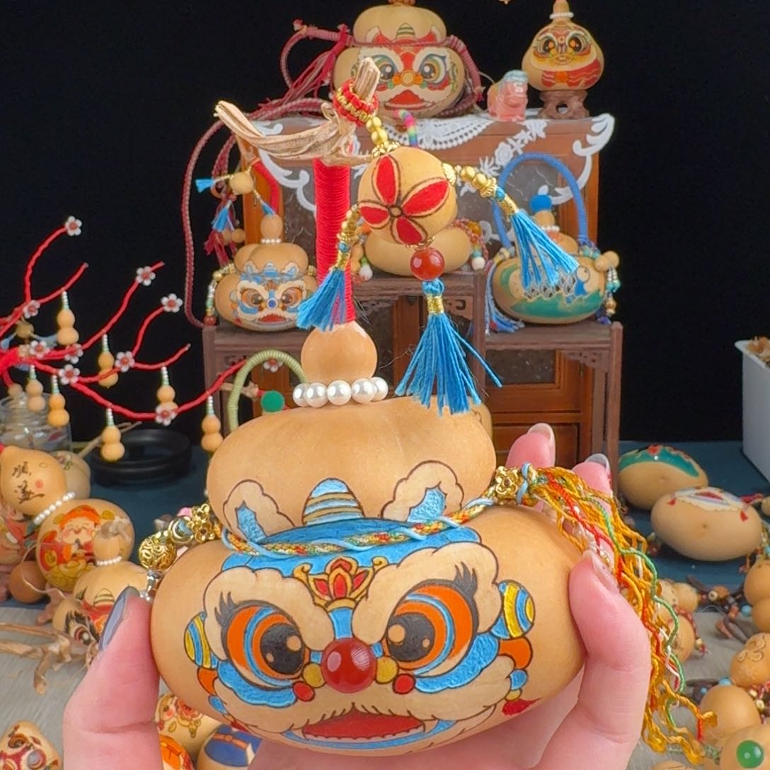 近***富醒狮一物一拍葫芦烙画