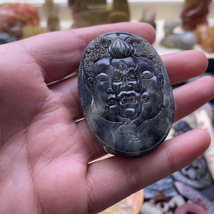 蛇纹石玉未镶嵌颈饰