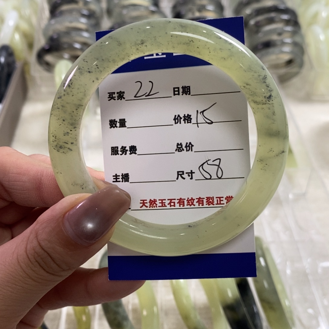 蛇纹石玉手镯未镶嵌