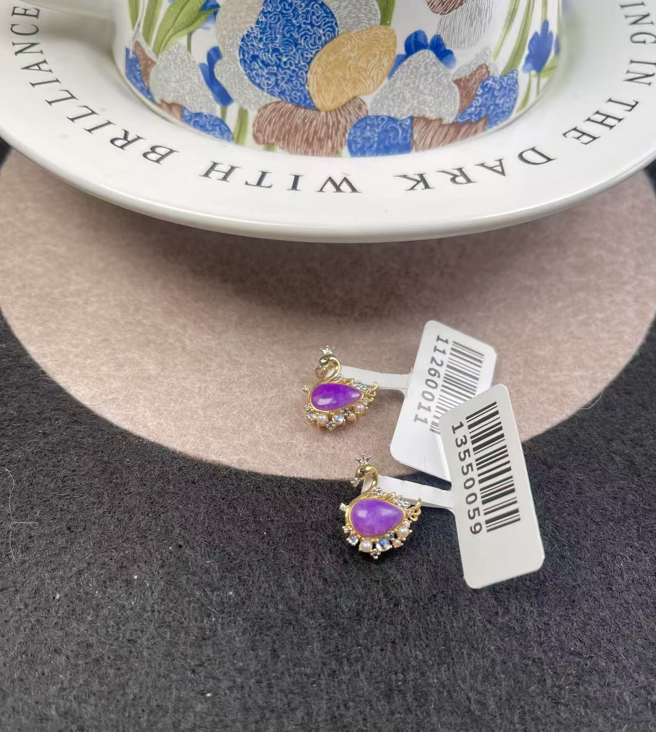 潮生石丨18K金镶舒俱来设计款天鹅潘吊坠/多样性发其一/11260011