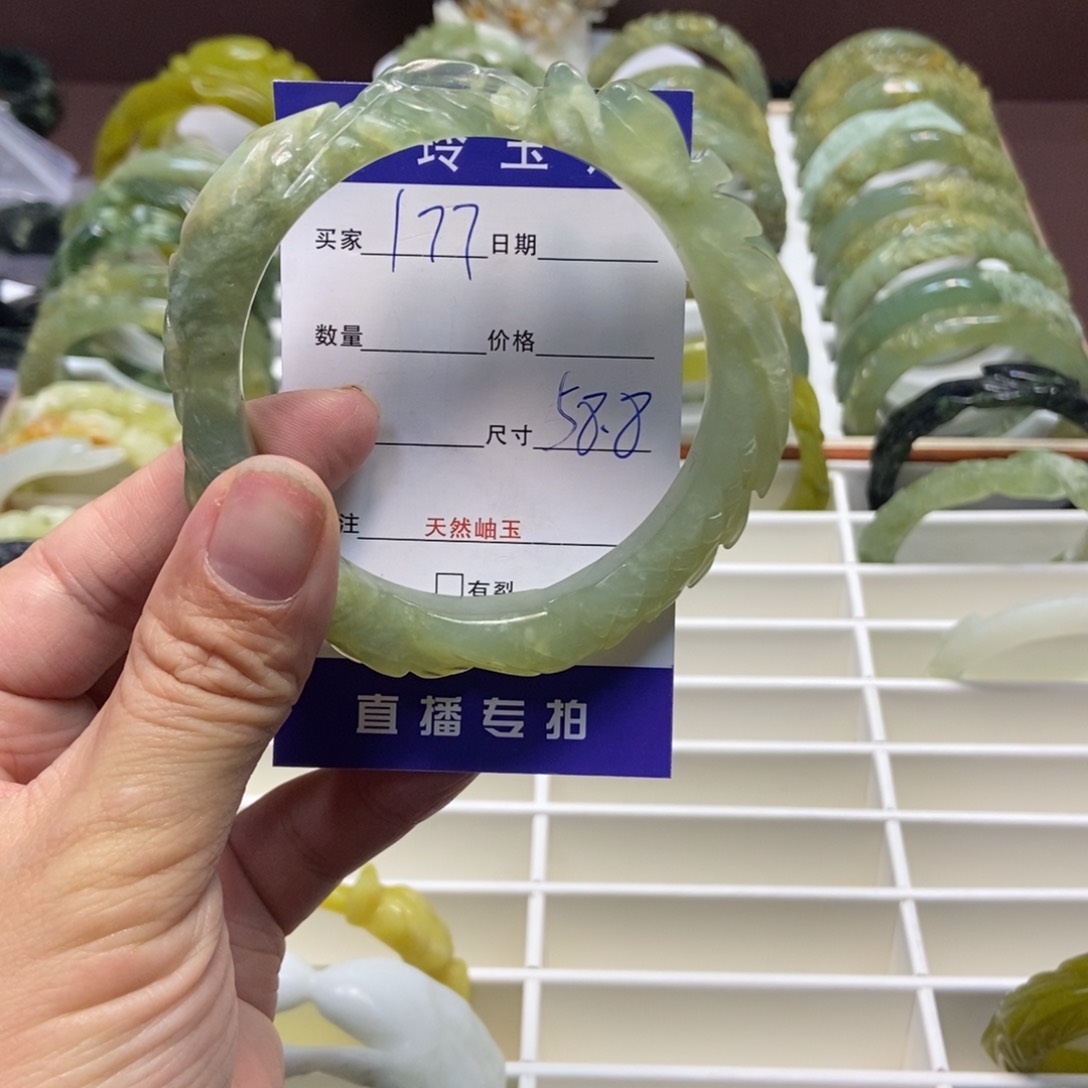 蛇纹石玉手镯未镶嵌