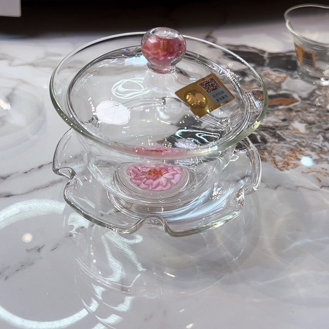 北***纬禾器棠韵盖碗。       