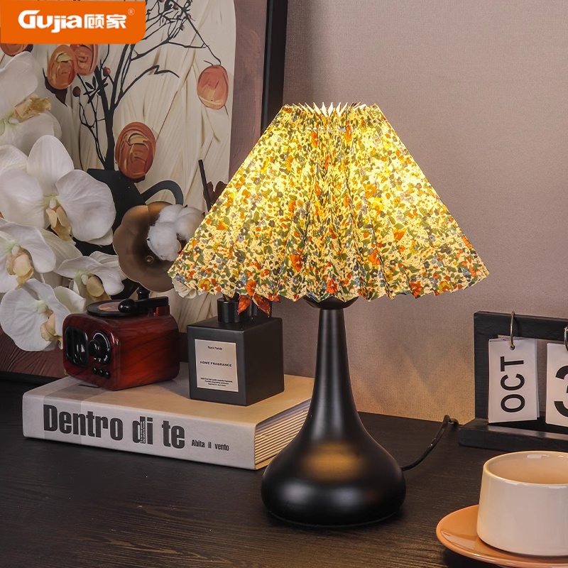 顾家中古风台灯卧室床头复古田园小碎花装饰氛围感高级ins小夜灯