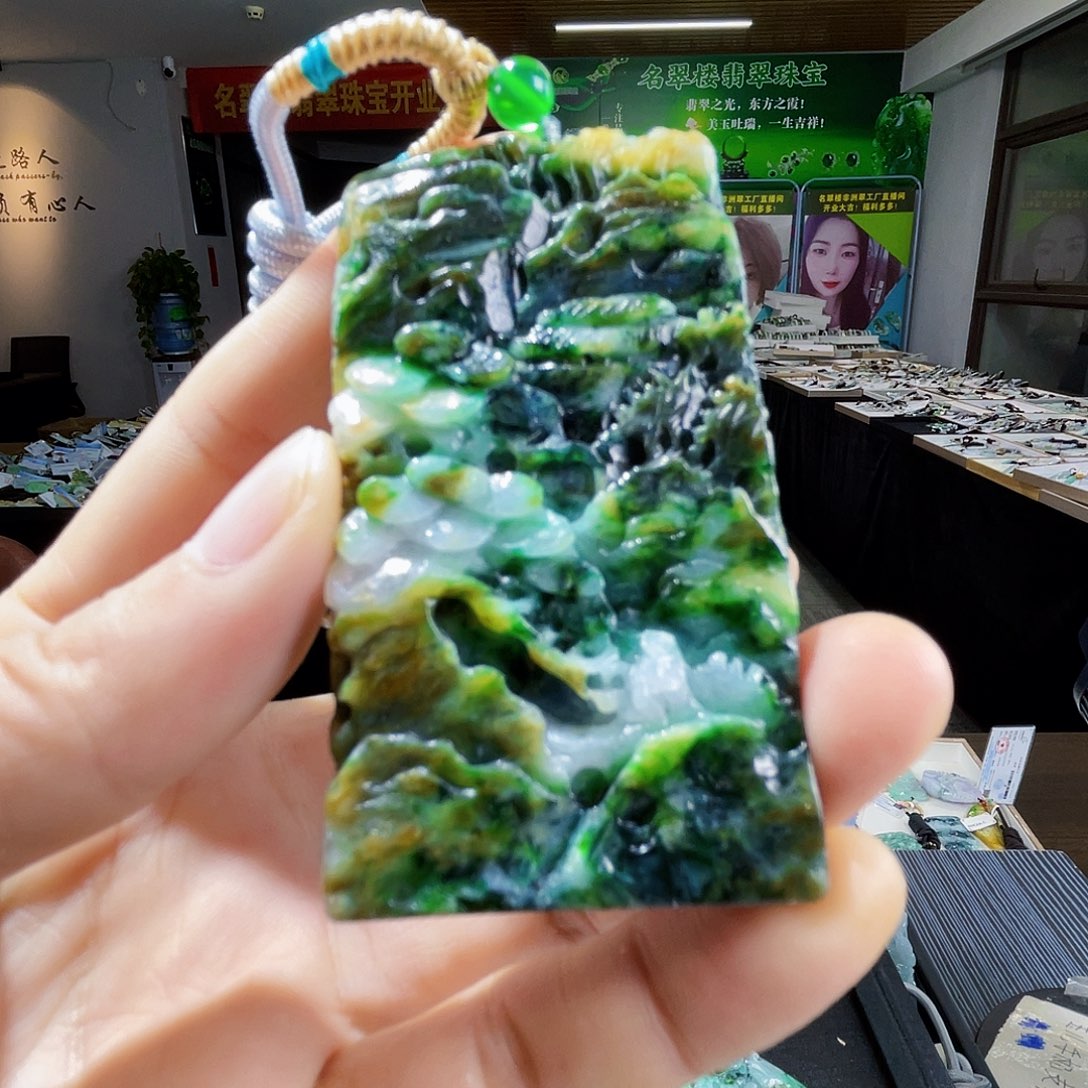颈饰未镶嵌翡翠一