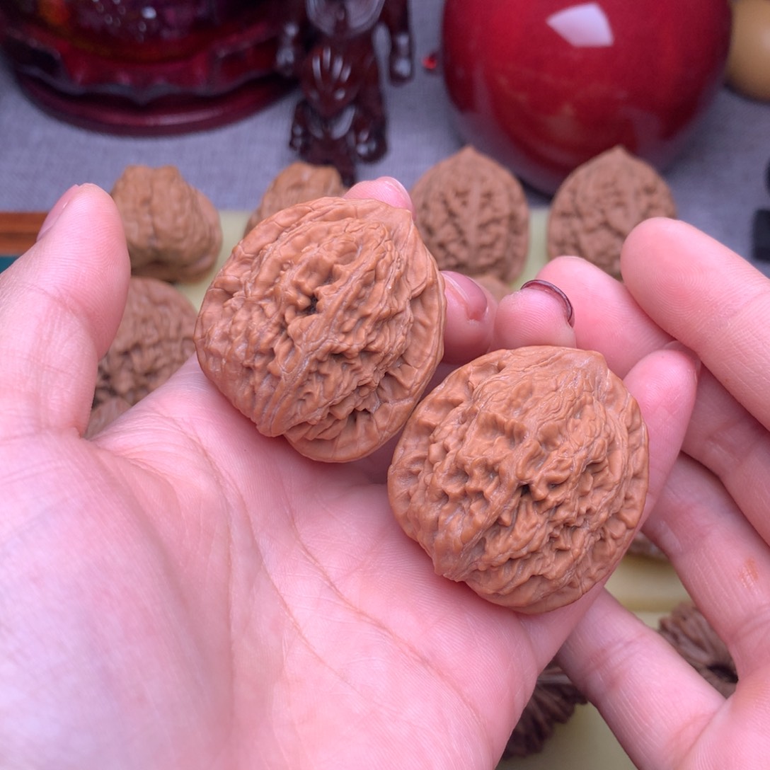 文玩核桃把件堂上虎37.5