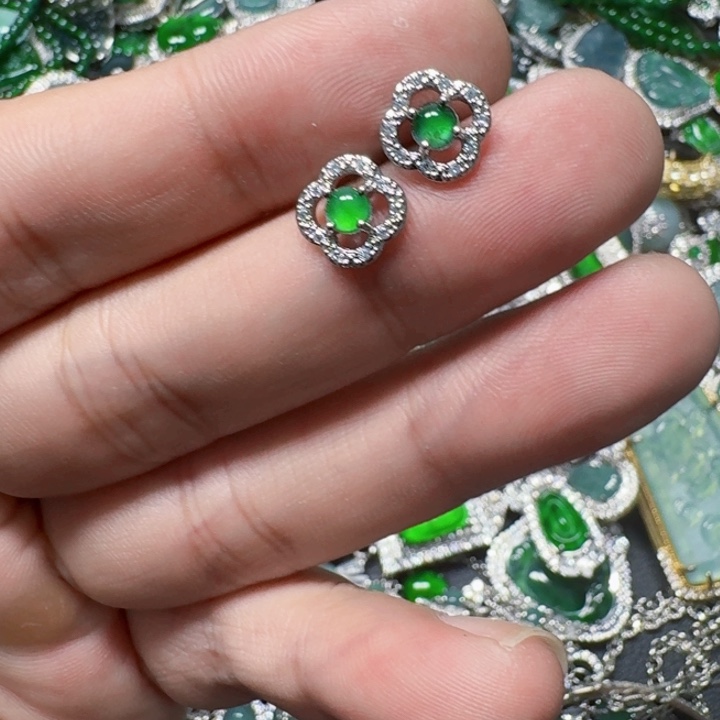 翡翠未镶嵌颈饰天然A货翡翠放漏