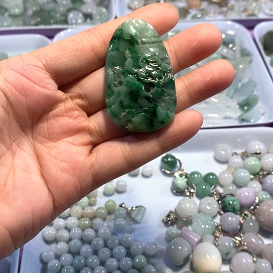 翡翠未镶嵌项圈坠子