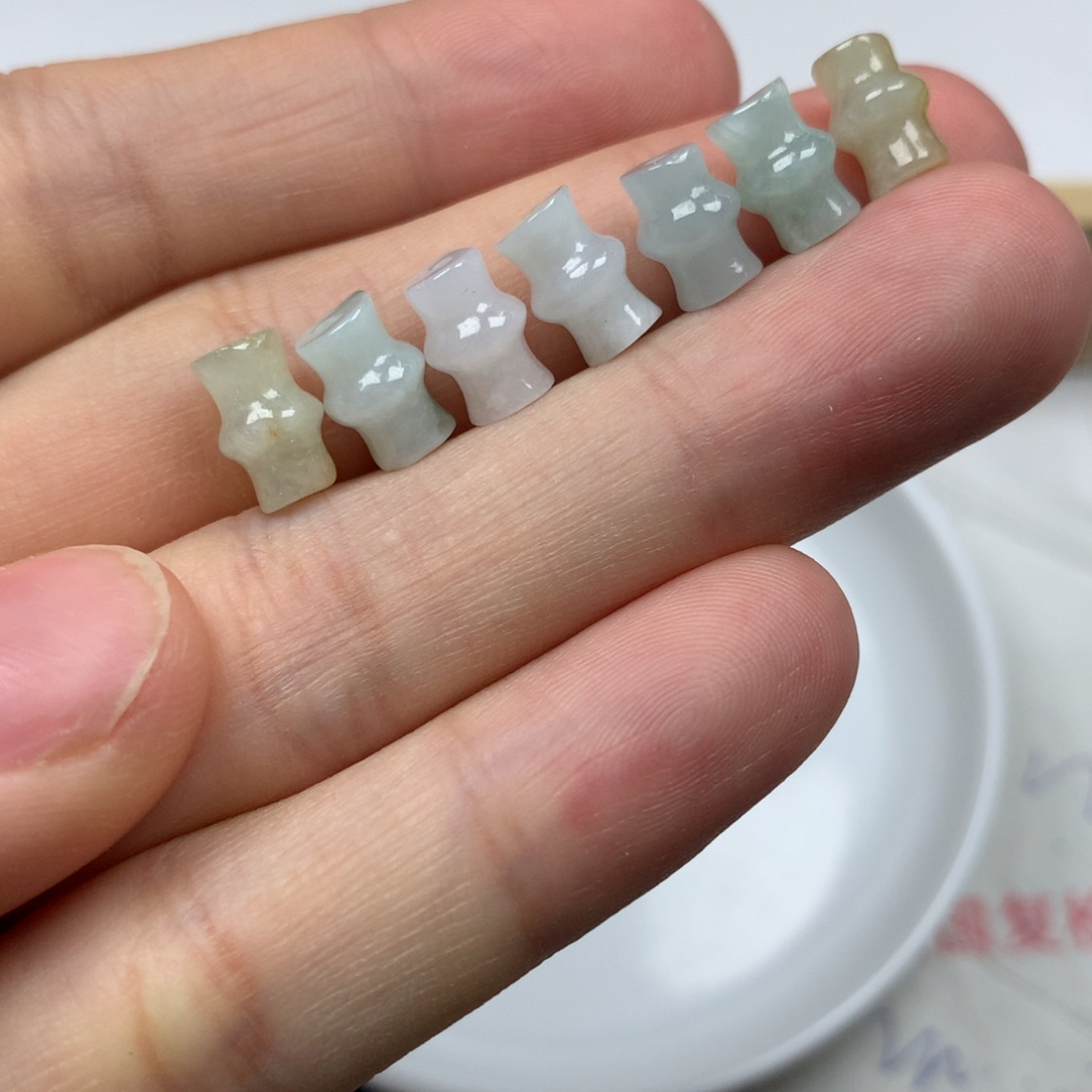 翡翠颈饰未镶嵌竹节珠。6✖️9 