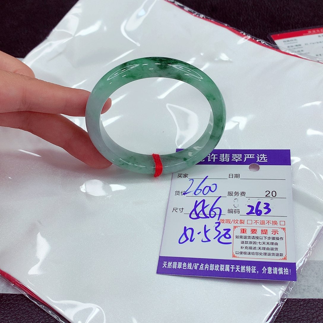 翡翠未镶嵌手镯55贵妃