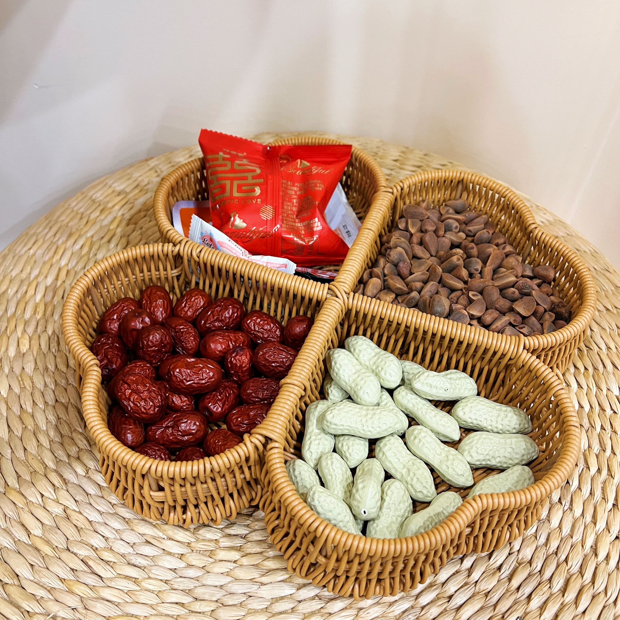 新款创意四叶草分隔零食糖果盒家用订婚果盘干果小吃茶点托盘