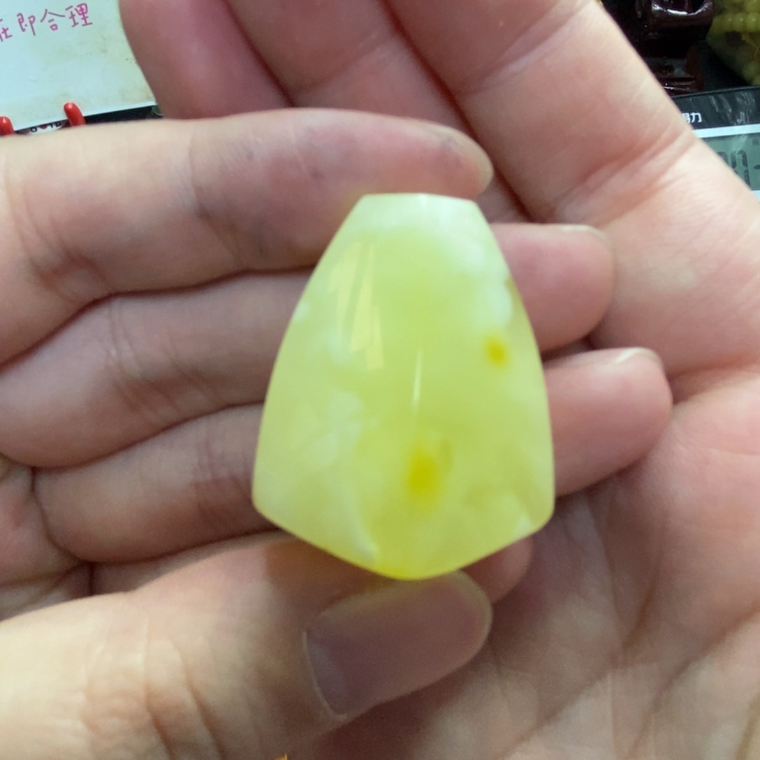 琥珀颈饰未镶嵌唐