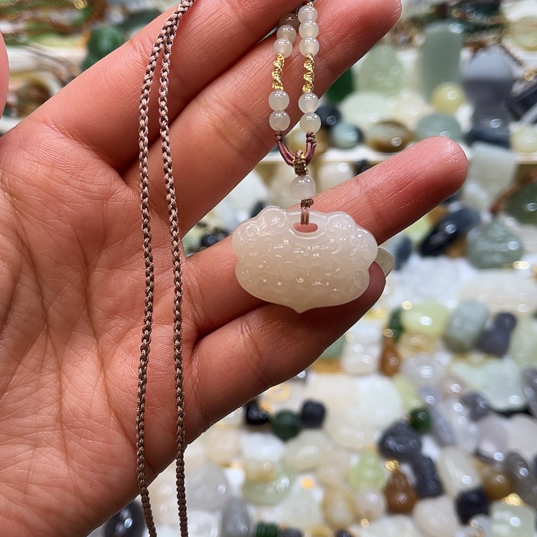 呦***園和田玉未镶嵌吊坠(赠链)