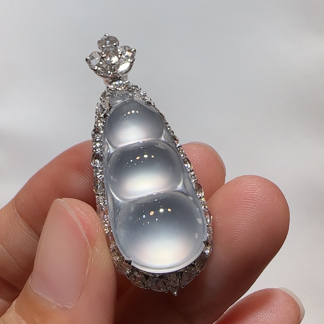 翡翠18K金镶嵌吊坠(不含链)福豆