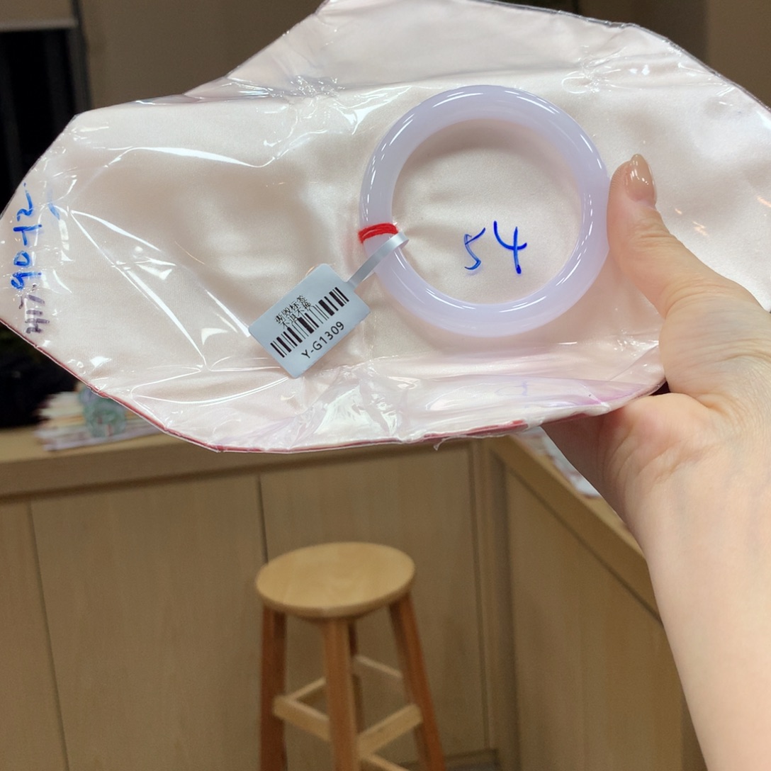 翡翠手镯未镶嵌不退不换