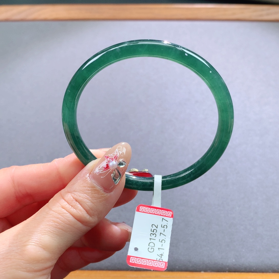 翡翠手镯未镶嵌天然翡翠手镯叮当镯