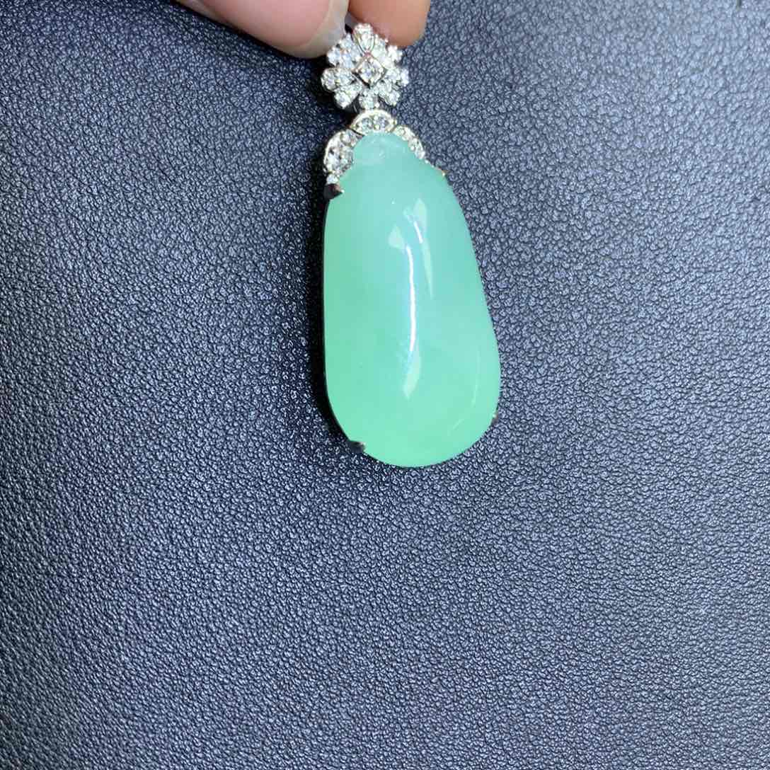 翡翠颈饰18K金镶嵌翡翠