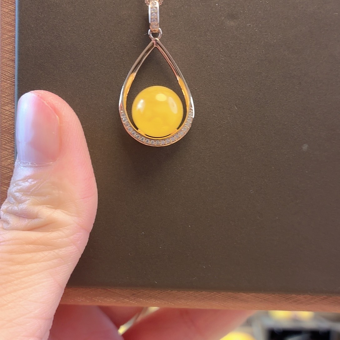 琥珀银S925镶嵌颈饰吊坠