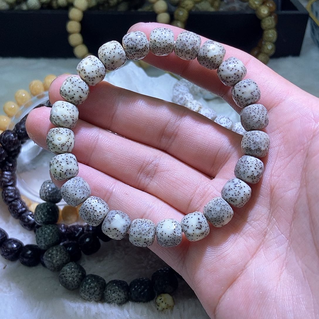 星月菩提吊坠中**人钻切无相