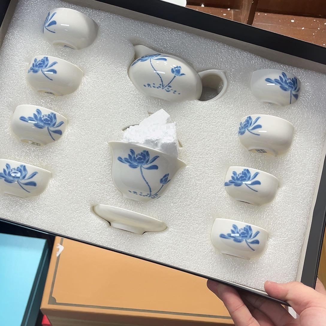 孤品茶具套装等。            