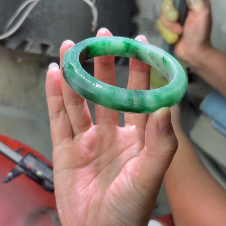 白***耳未镶嵌手镯石英质玉（非洲翠）定制