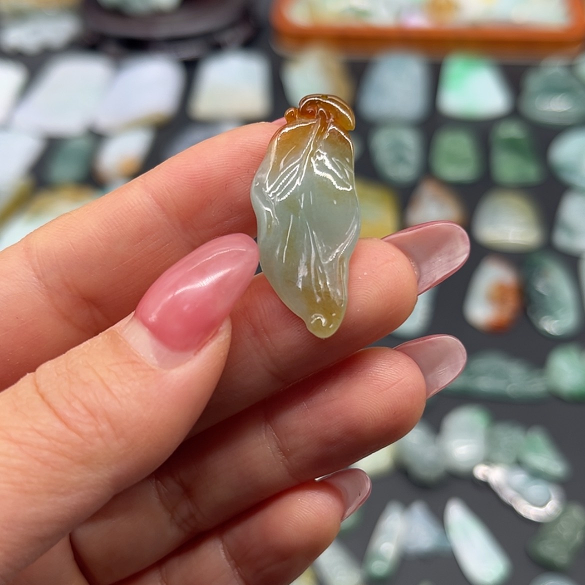 【闪购商品】翡翠颈饰未镶嵌叶子