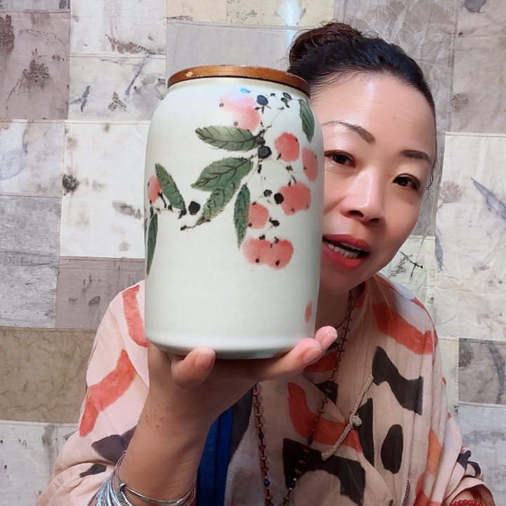 瓷樱桃茶叶罐子手绘