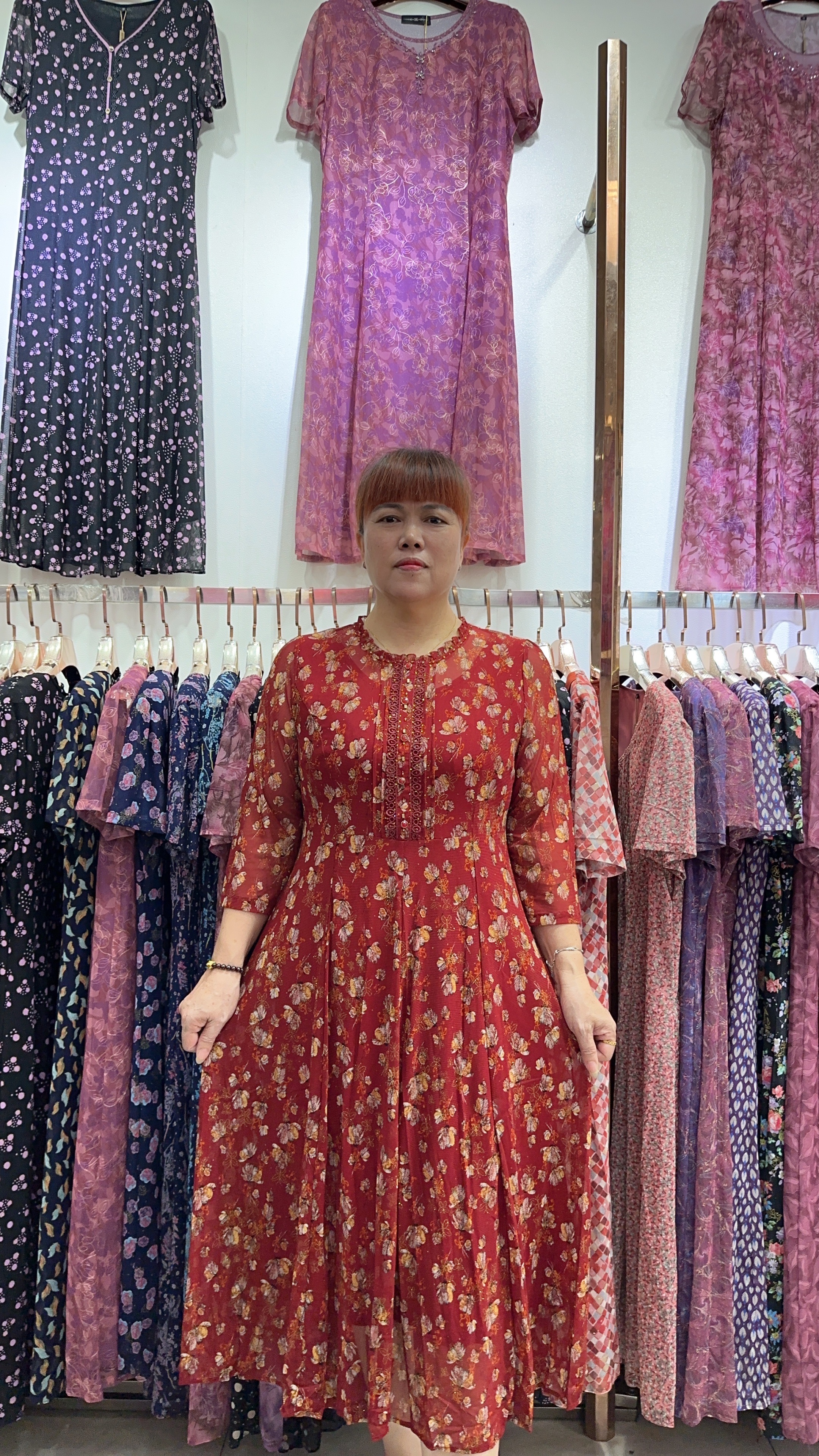 2025新款秋季中老年妈妈连衣裙红色碎花休闲时尚气质妈妈连衣裙