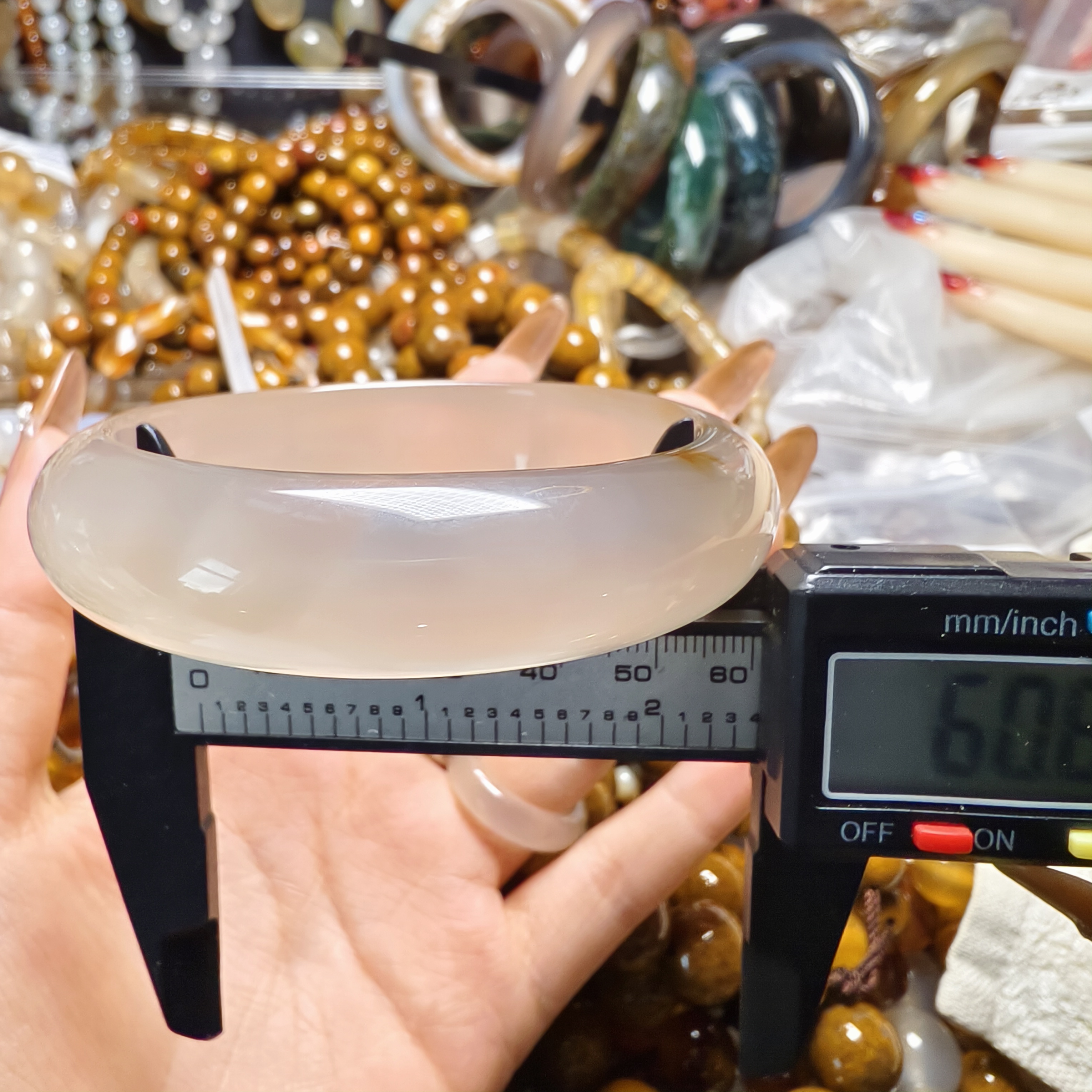 674号天然北红玛瑙手镯60口径