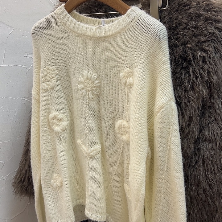 不***钟今天新款 很美的花朵白色毛衣