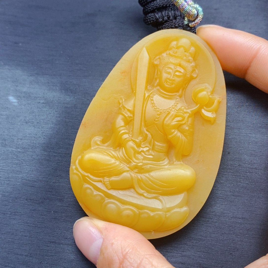 石英质玉（黄龙玉）颈饰未镶嵌