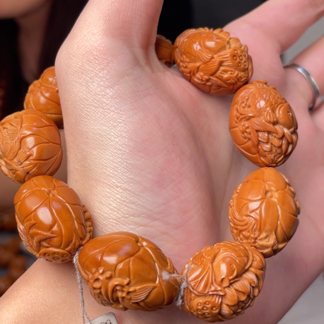 橄榄核手串鲤鱼戏