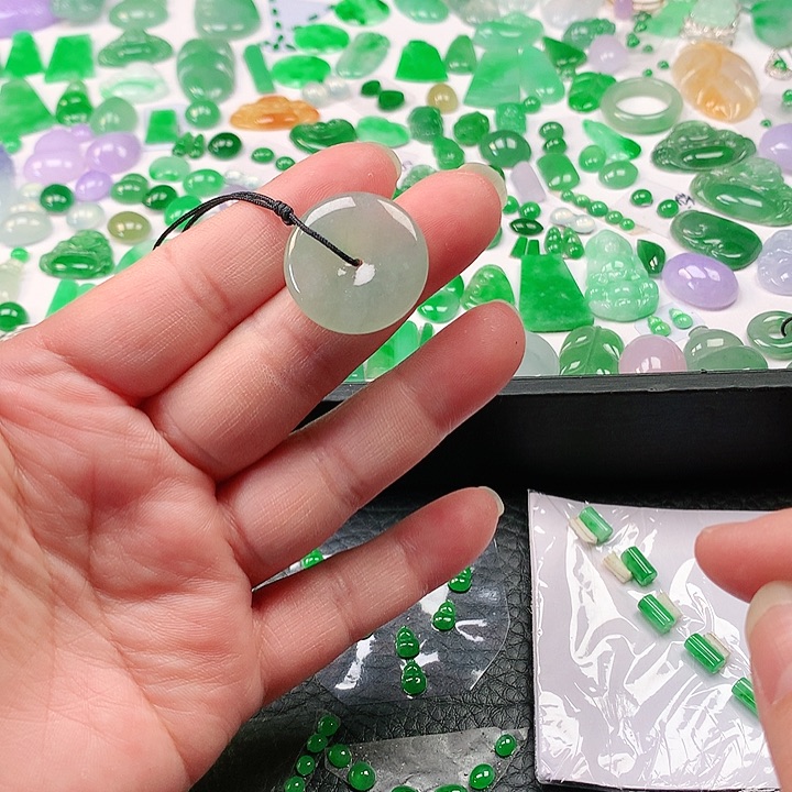 翡翠颈饰未镶嵌翡翠