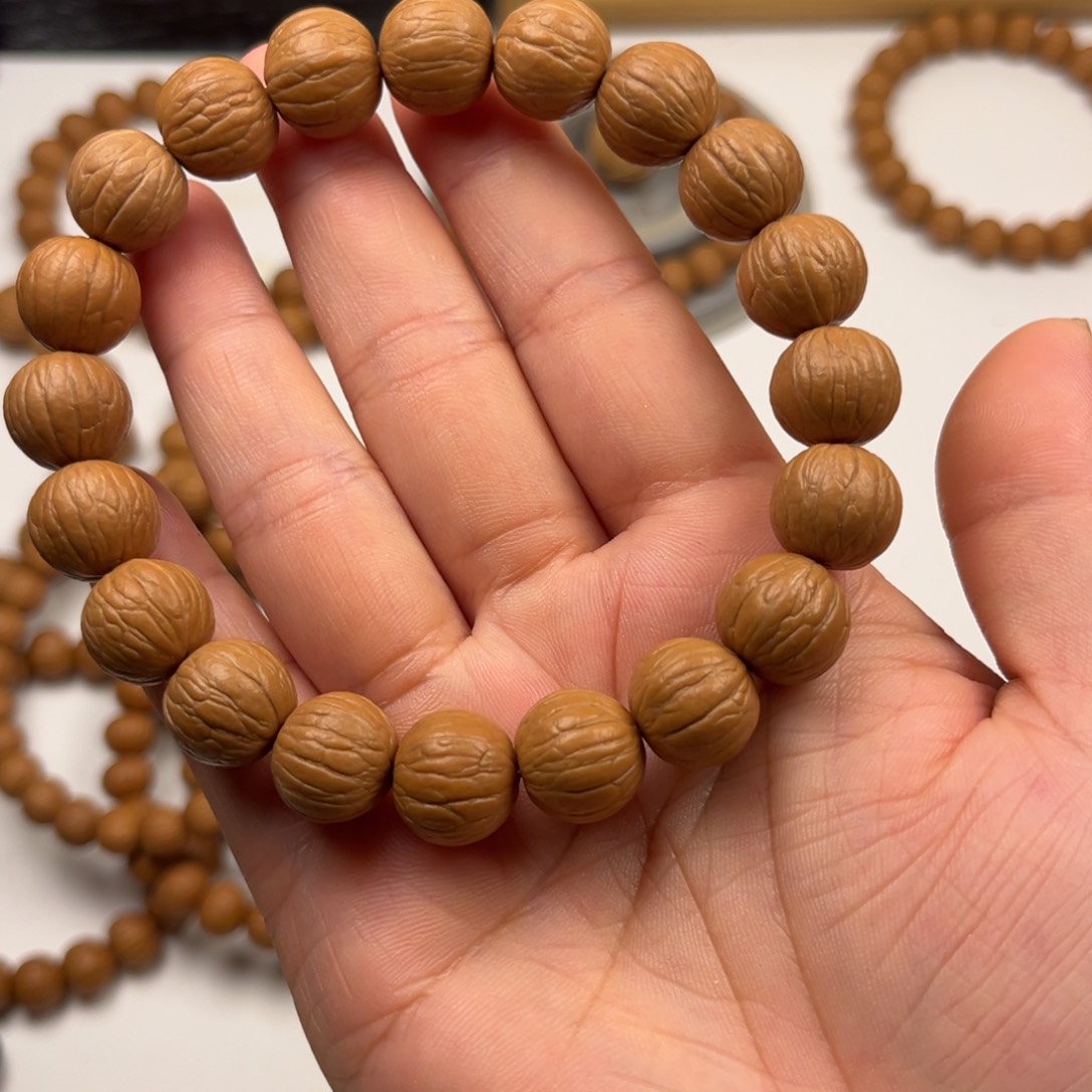 L***吊坠猴头核桃聚宝盆