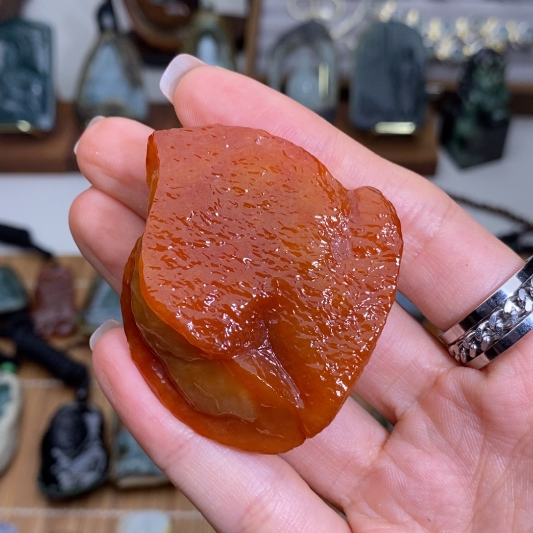 颈饰未镶嵌翡翠艾**林