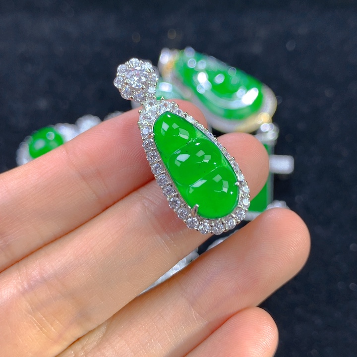 翡翠颈饰银S925镶嵌一个