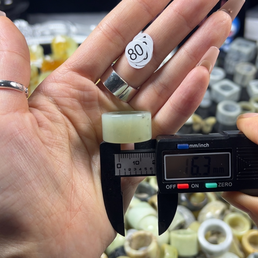 蛇纹石玉未镶嵌戒指