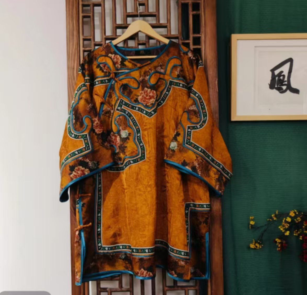 凤徕兮私人定制橘黄竹叶花香香底拼咖色如意边斜襟太太服（LS619）