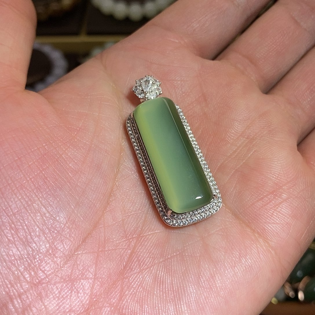 【闪购商品】吊坠(不含链)银S925镶嵌和田玉（碧玉）