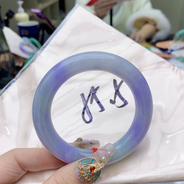 翡翠手镯未镶嵌翡翠手镯