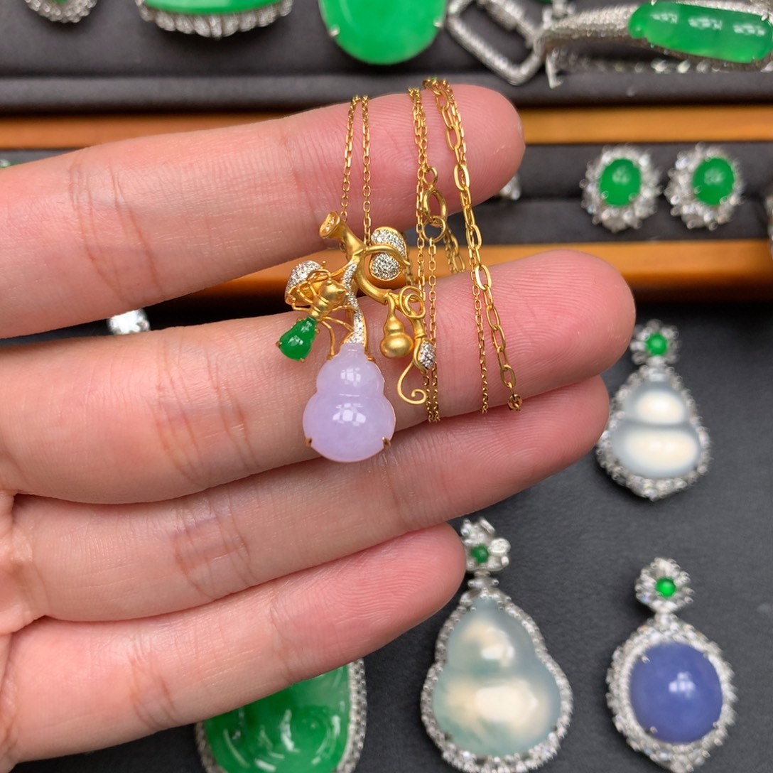 翡翠18K金镶嵌颈饰