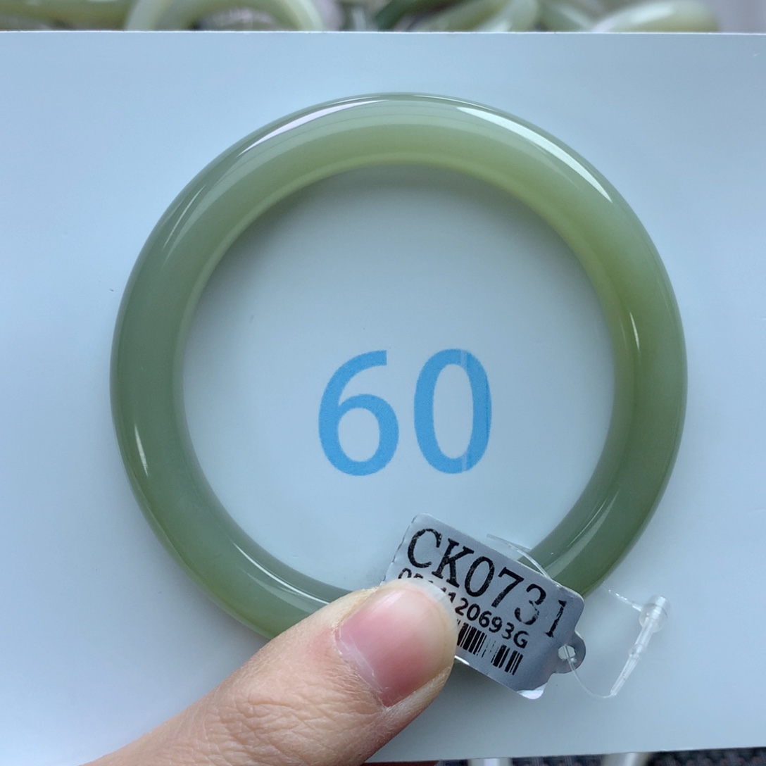 和田玉手镯未镶嵌蓝*风