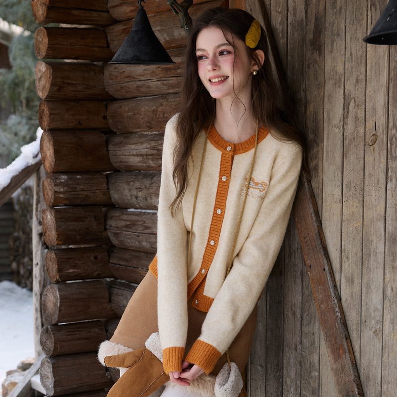 三彩独醒2026春季新款刺绣小马针织衫开衫外套短款长袖圆领F