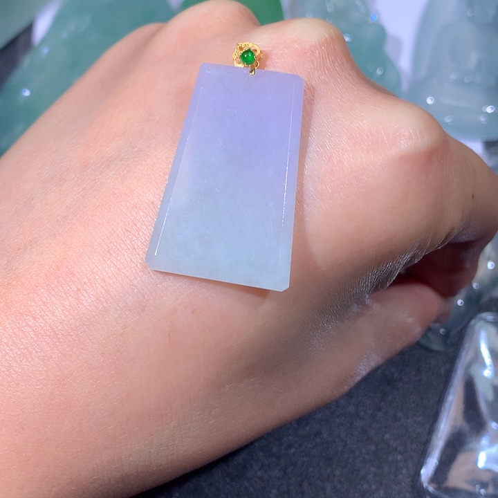 翡翠颈饰未镶嵌无事牌