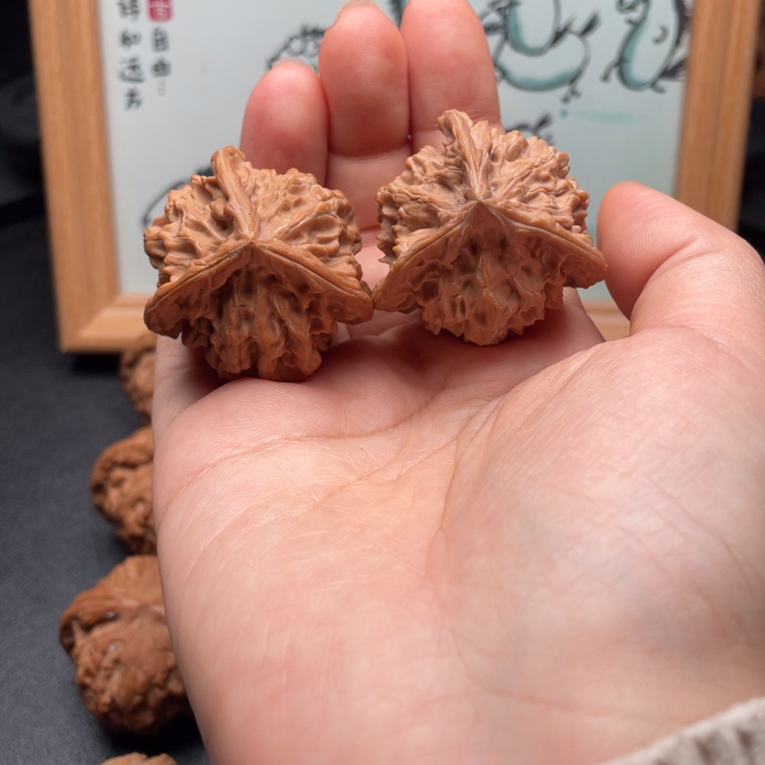 R***！把件文玩核桃37全品盘山三棱