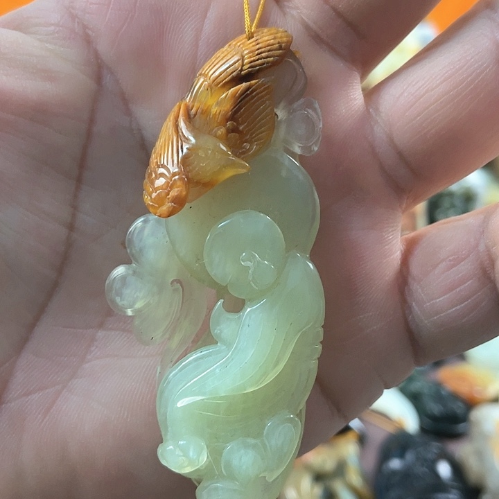 蛇纹石玉颈饰未镶嵌