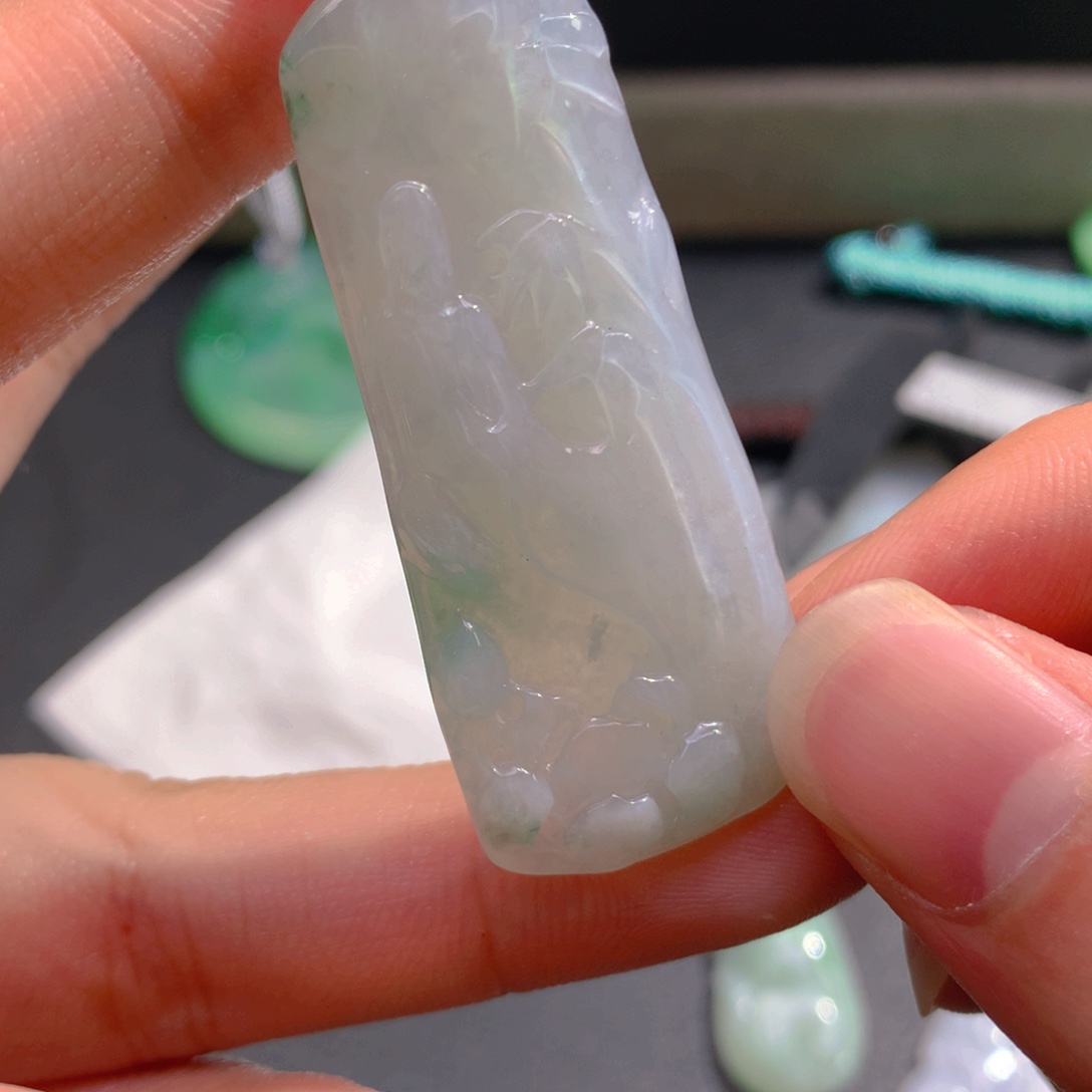 翡翠未镶嵌颈饰翡翠