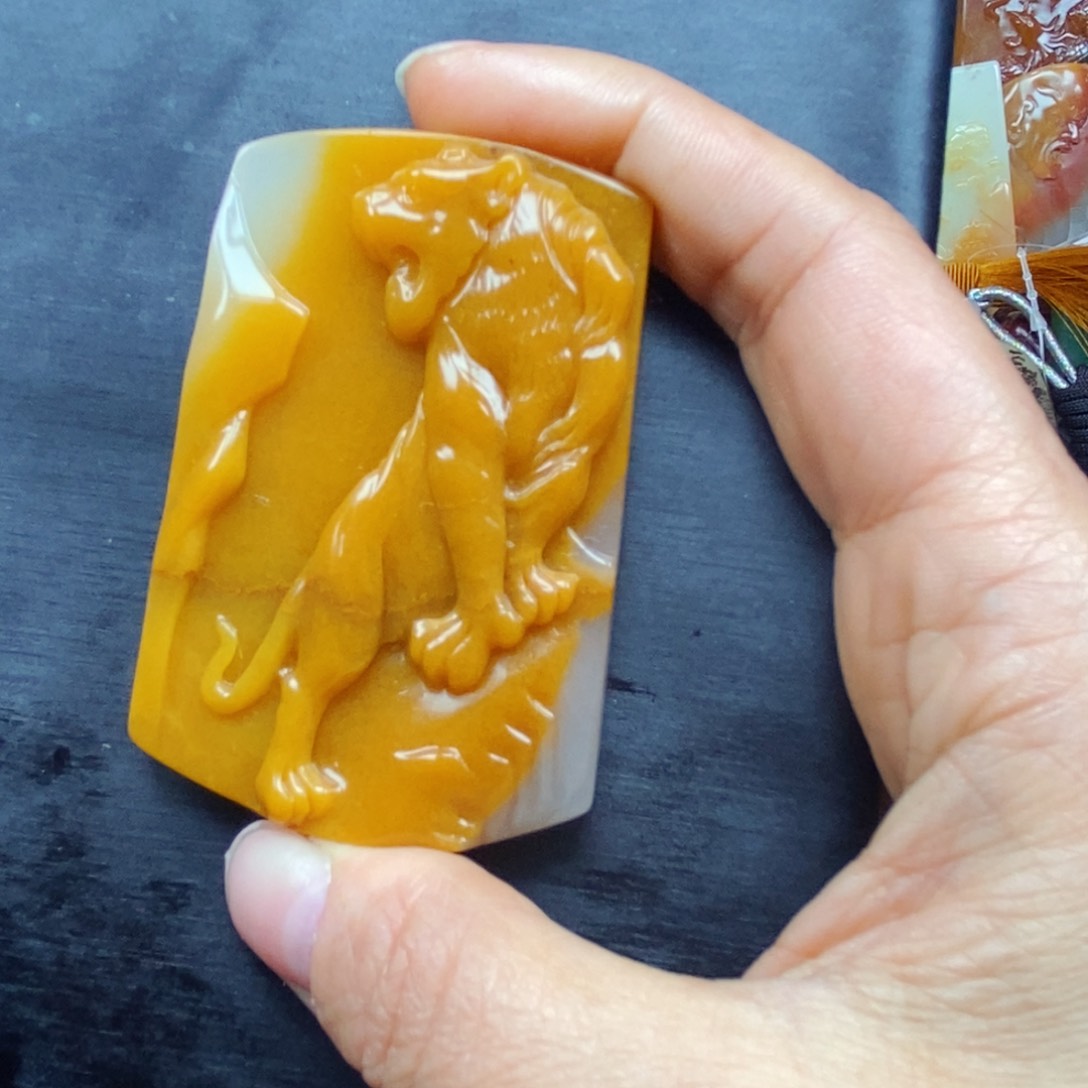 石英质玉（黄龙玉）颈饰未镶嵌