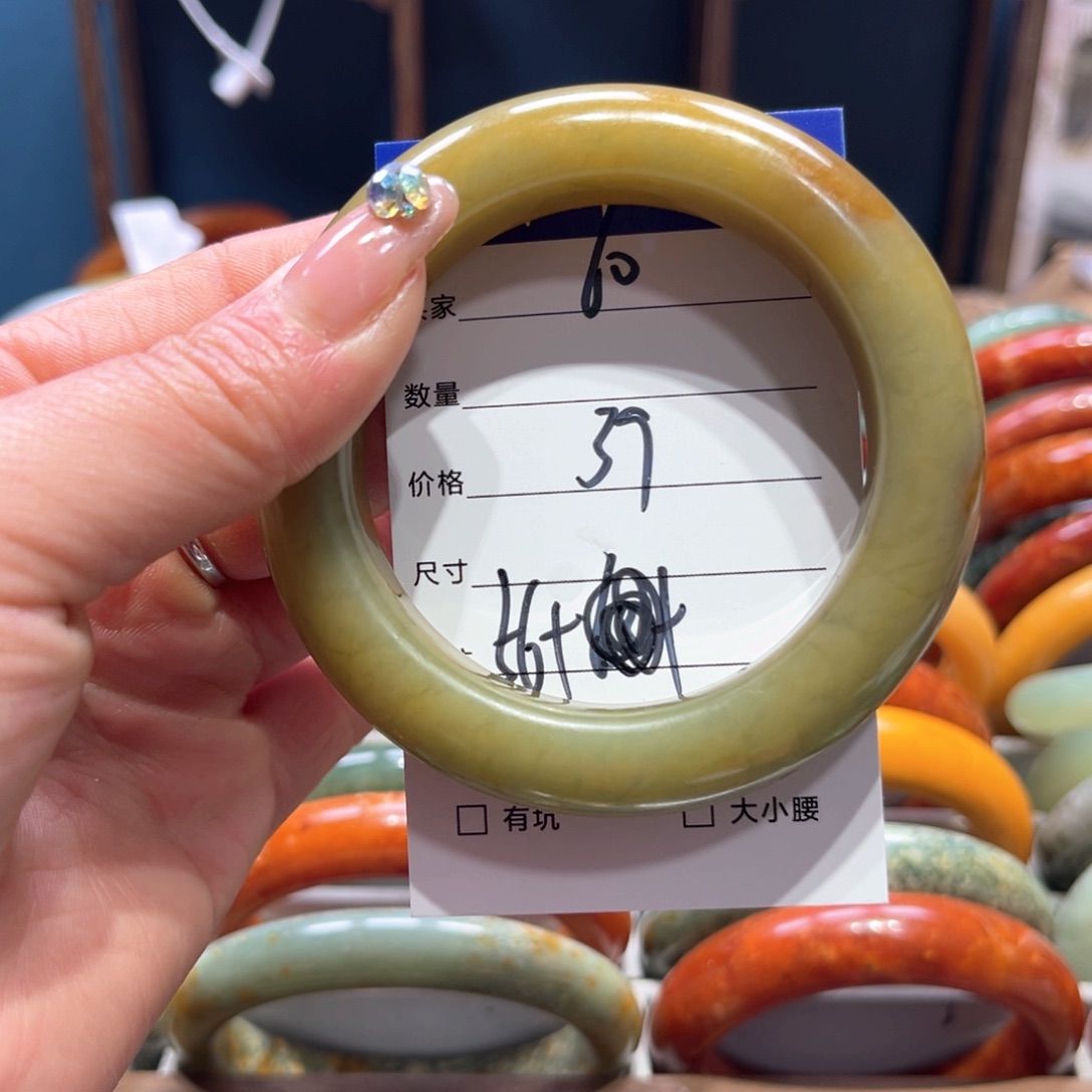 蛇纹石玉手镯未镶嵌柠****)